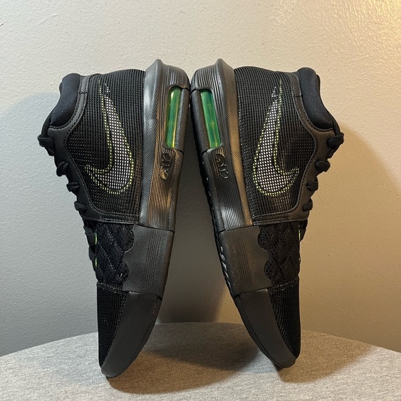 Nike Lebron Witness VIII Black/White-Volt Men's Shoe Size 9.5 FB2239-002 - Picture 7 of 11